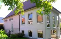 Graues Gebäude des Kindergartens Berolzheim.
